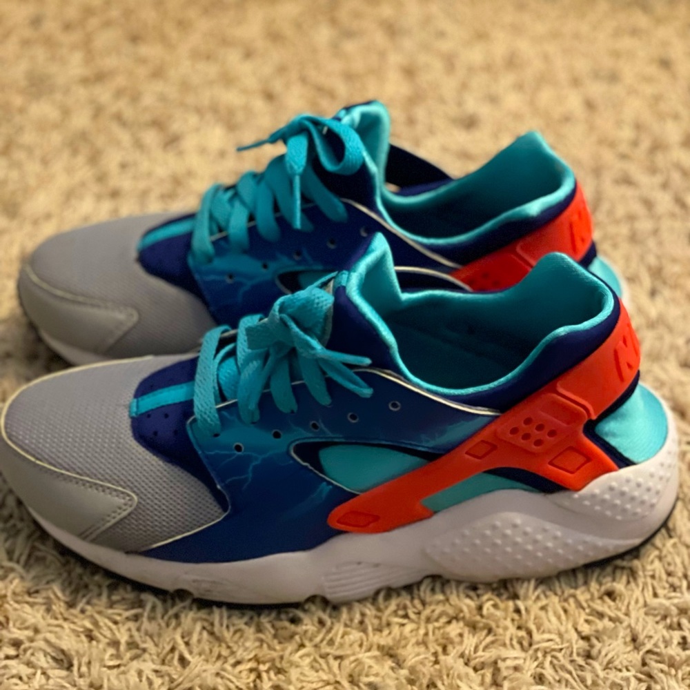 Nike Huarache size 7 youth